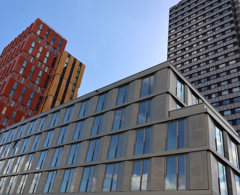 Mei architects over de aluminium designgevel in de Sluisbuurt Amsterdam